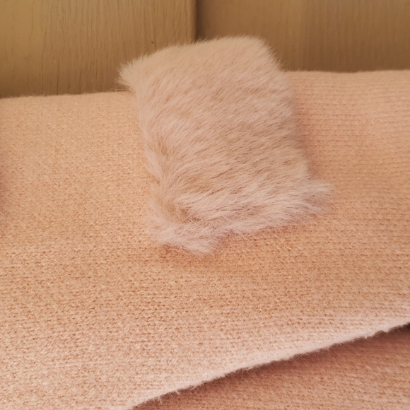 SIONI Sweater - Picture 9 of 10